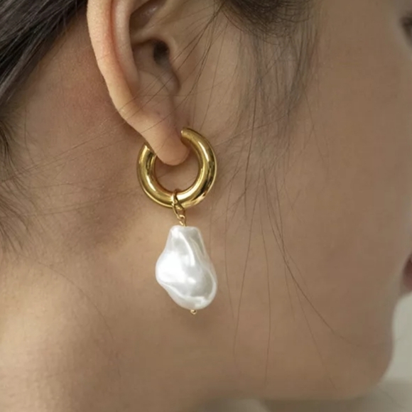 Baroque Pearl Earrings - Picture 3 of 4